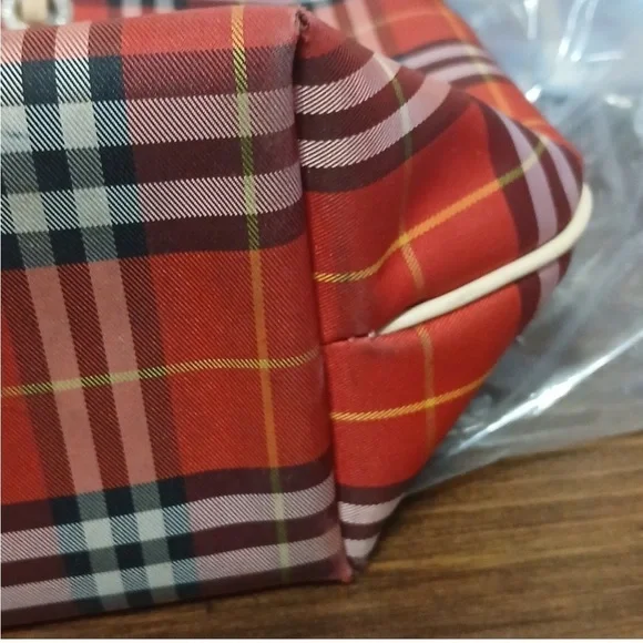 Burberry Women’s Vintage Nova Check Tote Patch Pocket Bag with Cream Accents - Picture 6 of 10